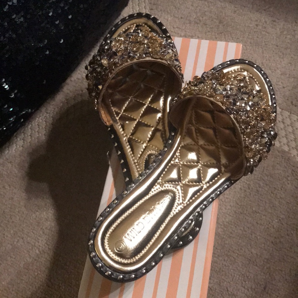 Wonderful Gold Slip On’s - Picture 3 of 8